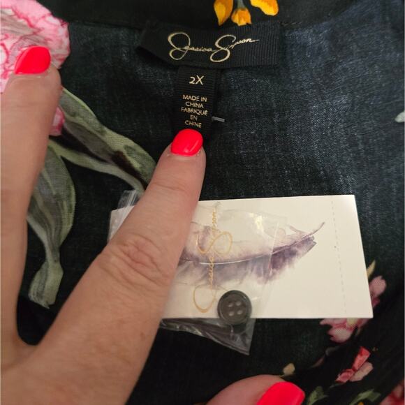 Jessica Simpson Black and Pink Roses Floral Pin Tucked Detail Shirt Plus Size 2X - Picture 7 of 7